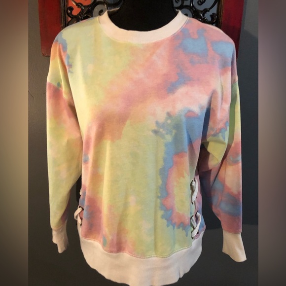 Secret Treasures Tie dye sweatshirt with tied sides. - Picture 9 of 9
